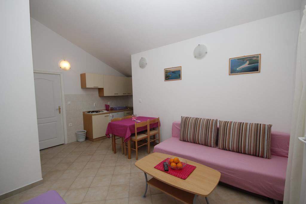 Apartments Adriatika Makarska Room photo