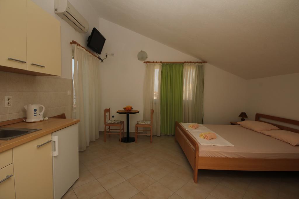 Apartments Adriatika Makarska Room photo