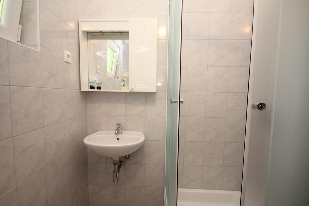Apartments Adriatika Makarska Room photo