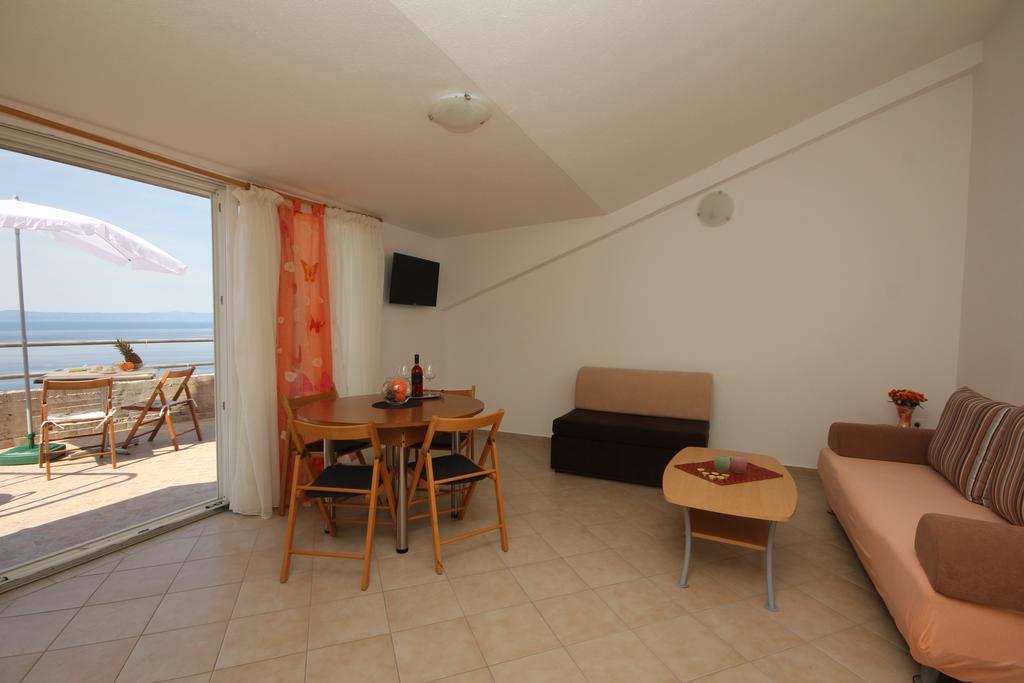 Apartments Adriatika Makarska Room photo